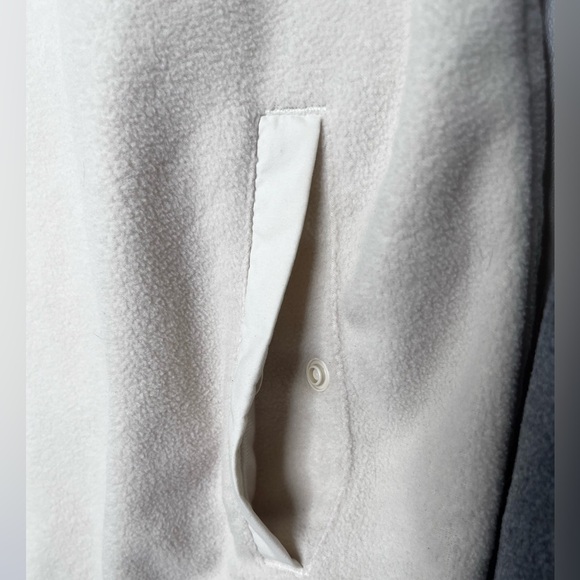 Columbia Men's Two-Tone Gray and White Pullover - Picture 3 of 6